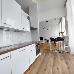  Apartment Charm