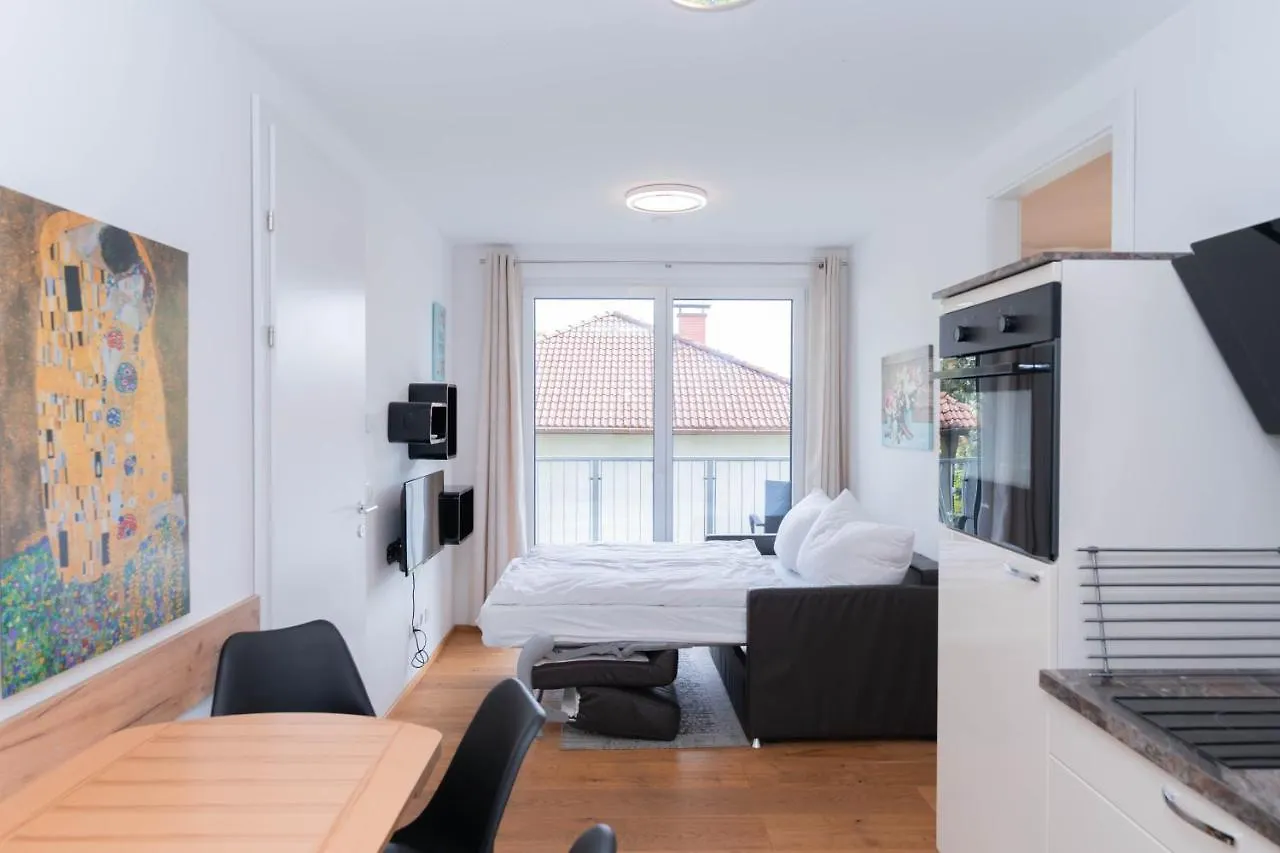 Modern Apartment With Private Balcony Near City Center Wenen