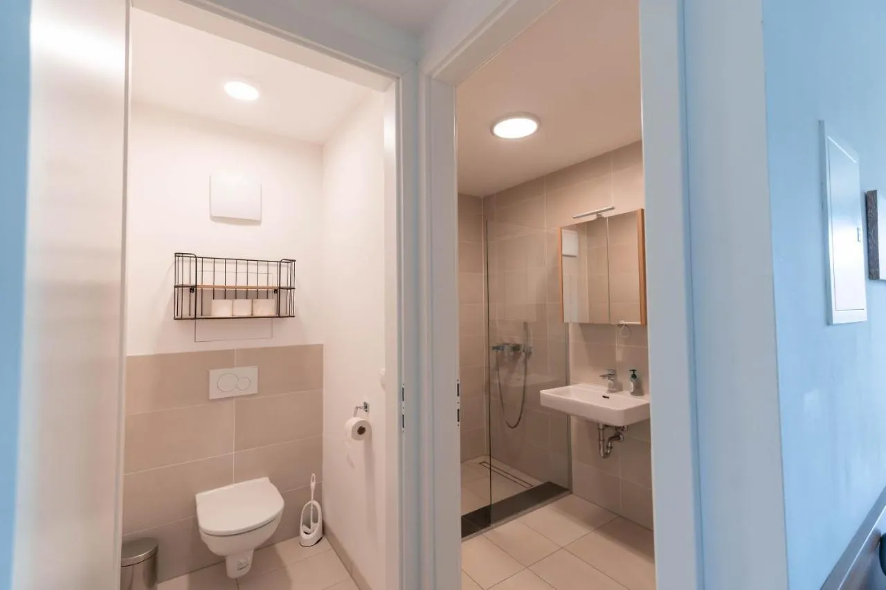 Modern Apartment With Private Balcony Near City Center Wenen