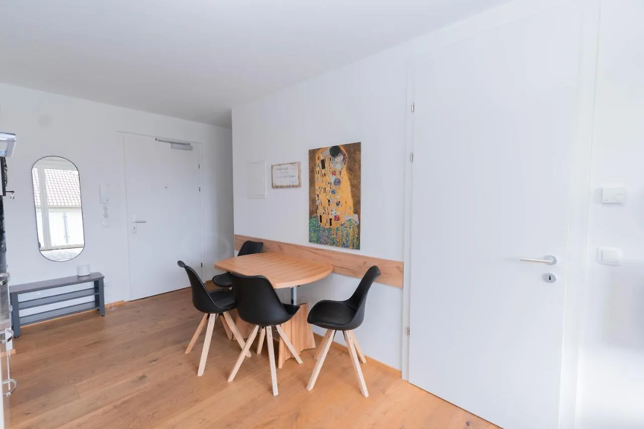 Modern Apartment With Private Balcony Near City Center Wenen