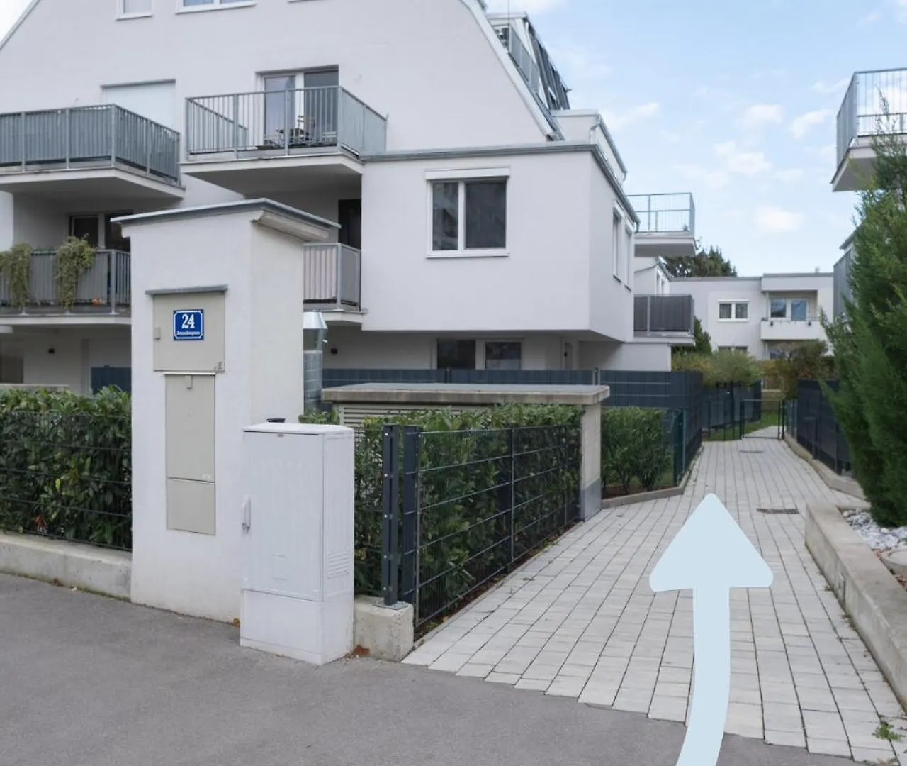 Modern Apartment With Private Balcony Near City Center Wenen